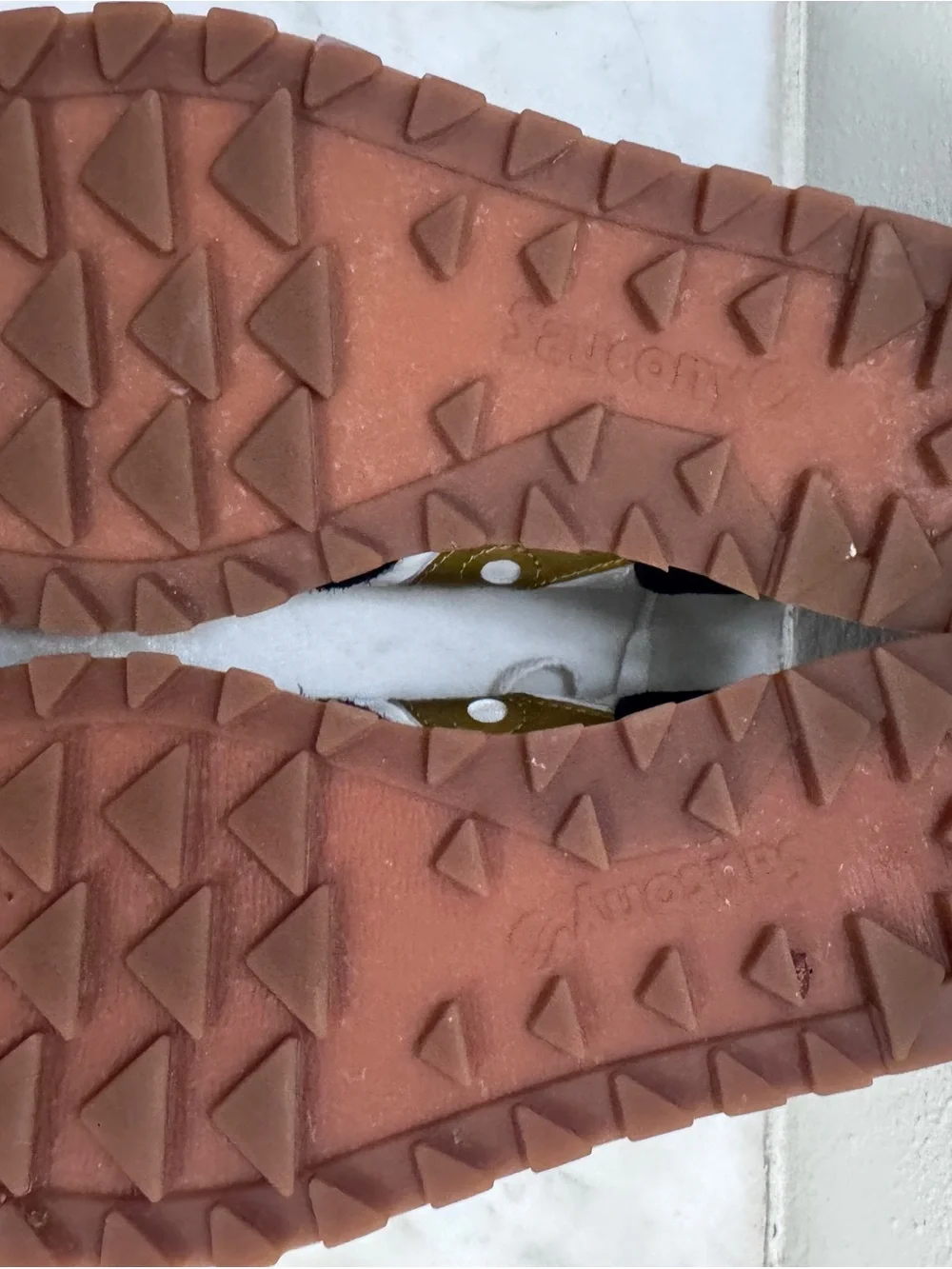 Saucony never worn